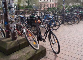 Schutz gegen Fahrradklau Fahrräder am Bahnhof Altona. Foto: Harriert Dohmeyer