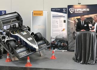 Mit dem Rennwagen zur Hannover Messe HAWKS-Stand auf der Hannover Messe. Foto: Philipp Bandow
