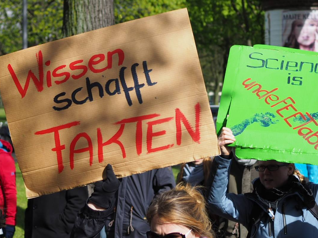 Logo March for Science gegen alternative Fakten Hamburg