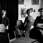 Virtual Reality: Mit der Brille direkt vor die Bühne Virtual Reality: gleicher Raum, verschiedene Realität. Foto: Guido von Nispen_flickr.com_cc-by 2.0