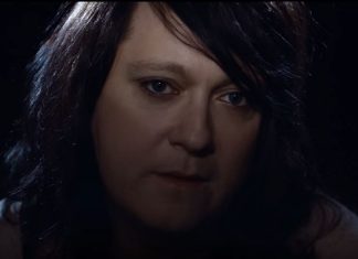 Fabelwesen in Weiß: Anohni live in der Elbphilharmonie Anohni spielte ein Konzert in der Elbphilharmonie