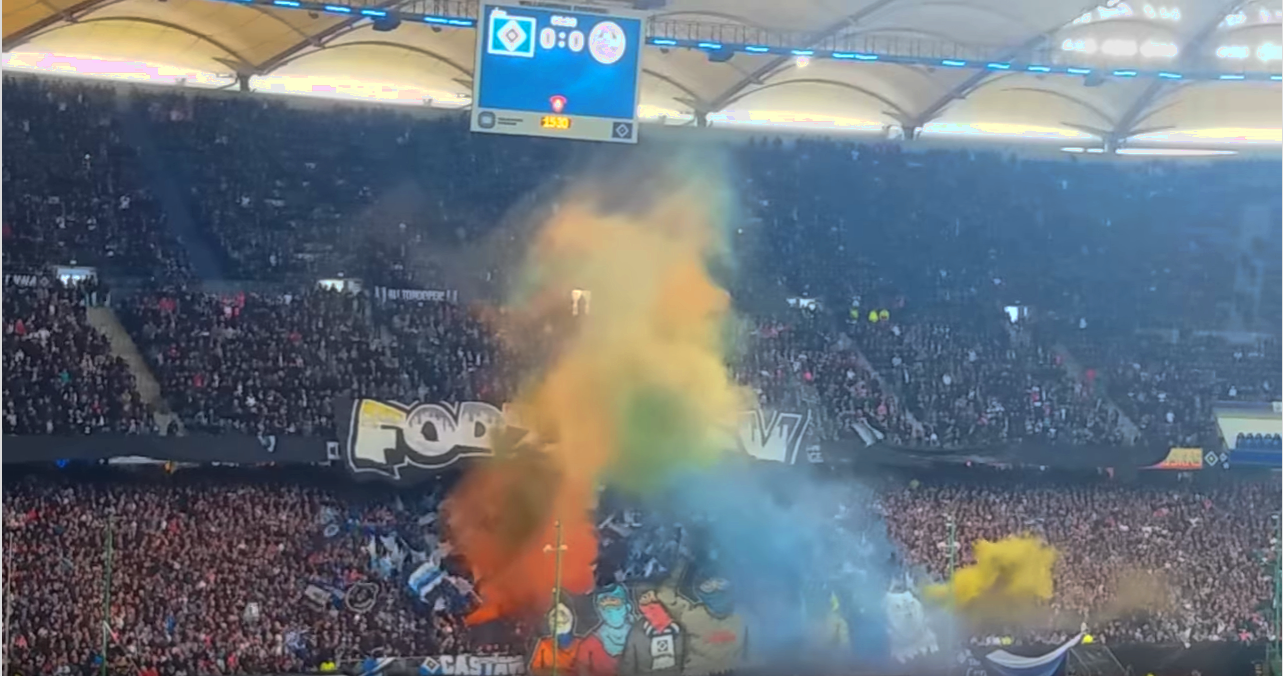 DFB ermittelt gegen HSV wegen Pyro-Vorfällen der eigenen Fans Foto: Kinolamp