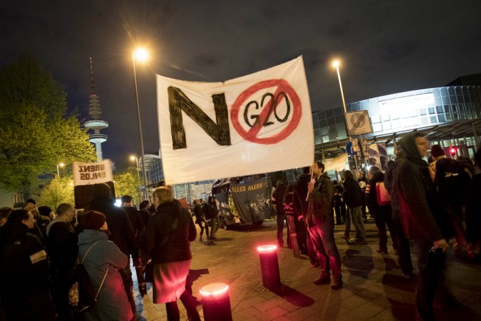 G20-Gegner beim Demonstrieren in Hamburg.