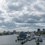 Gutachter blendeten Zehntausende Diesel aus Wolken ziehen in Hamburg über den Hafen. Um die Stickoxid-Belastung zu verringern, muss der Luftreinhalteplan angepasst werden.