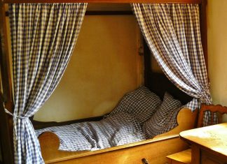 Gardinenpredigt Wortklauberei: Was ist eine Gardinenpredigt? Foto: Pixabay / CC0