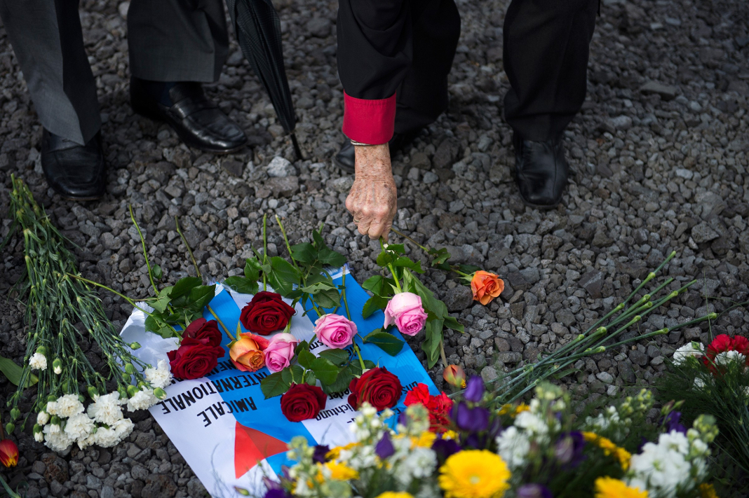 Überlebende KZ Neuengamme Blumen