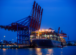 “MOL Triumph” hat Hamburg wieder verlassen MOL Triumph