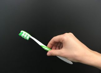 Die Zahnbürste ist die neue Klobürste Zahnbürste als Symbol gegen G20