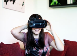 „Es fehlen weibliche Vorbilder“ Virtual Reality-Brille