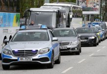 Unbekannte sabotieren Privatautos von Hamburger Polizisten Nicht nur Einsatzwagen, sondern auch Privatautos von Hamburger Polizisten sind mittlerweile Ziel von Anschlägen. Foto: Bodo Marks/ dpa