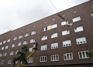 Umstrittenes Kunstprojekt: 23 Karat Blattgold an der Fassade Aktion "Veddel vergolden" des Künstlers Boran Burchhardt startet. Foto: Sarah Kneipp