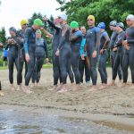 Gruppenbesprechung vor dem Schwimmen