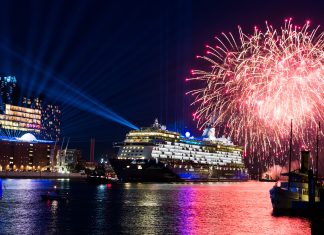 Taufe an der Elbphilharmonie Feierliche Taufe des Kreuzfahrtsschiffs "Mein Schiff 6"