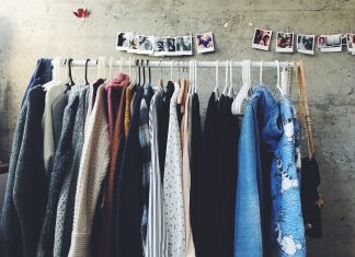 Wie viel Kleidung braucht der Mensch? Kleiderstange