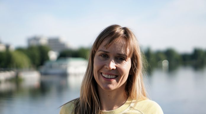 “Wir schaffen eine Friedenszone” Yoga-Gifel Humans of G20 Heike