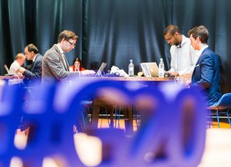 Akkreditierungsentzug nicht rechtens Ein Blick ins G20-Medienzentrum. Mehreren Journalisten wurde grundlos die Akkreditierung zum Gipfel abgenommen, berichten mehrere Medien. Foto: Christina Sabrowsky/dpa