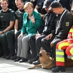G20-Gipfel: Merkel dankt Einsatzkräften. Foto: Patrik Stollarz, dpa.