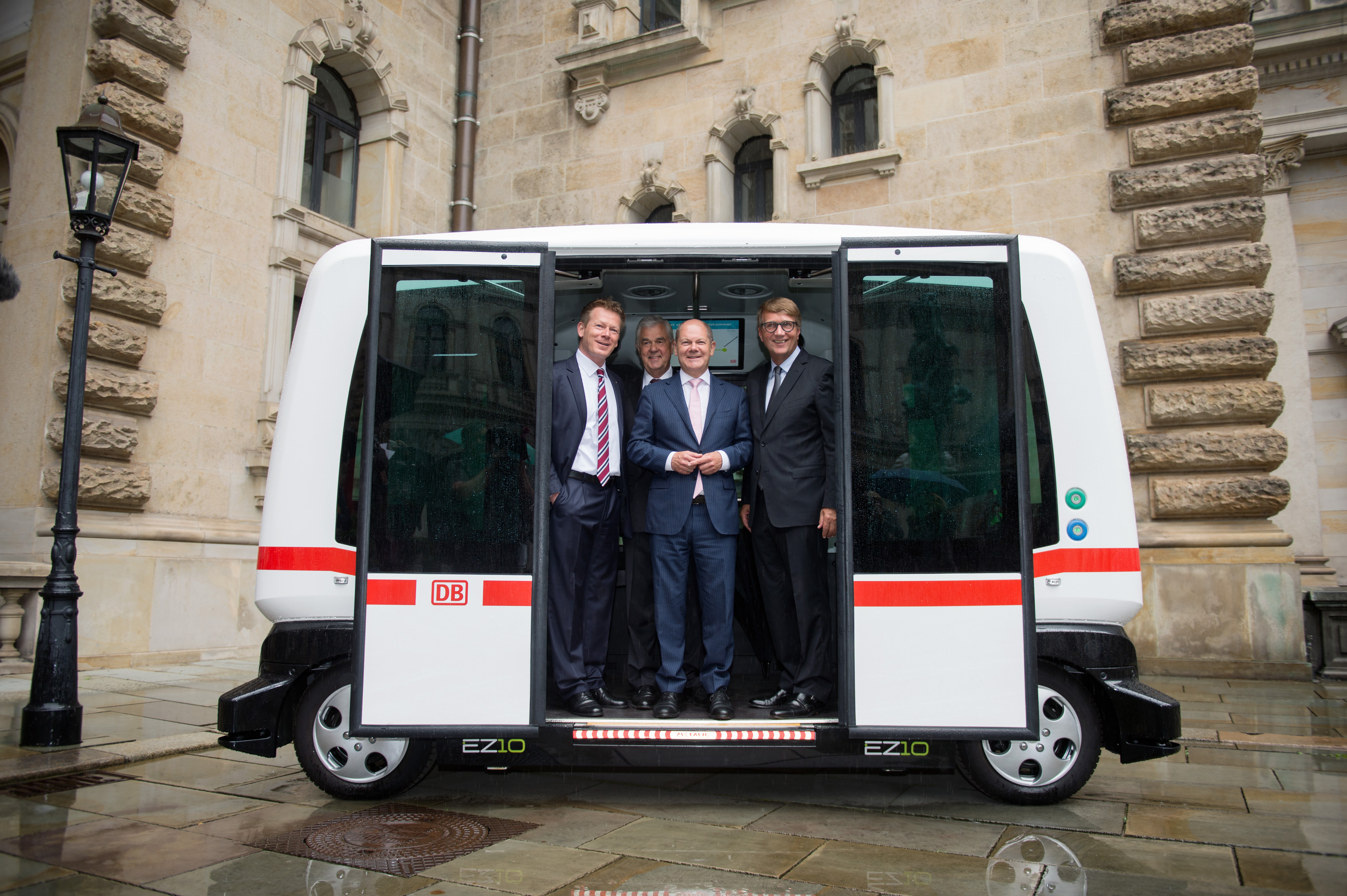 Die Stadt Hamburg hat eine Partnerschaft mit der Deutschen Bahn zum Thema "Smart City" vereinbart.