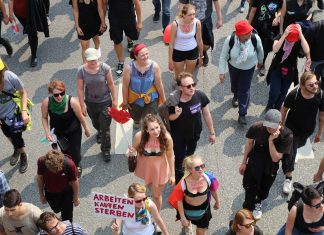 Mit Gesängen und Bassgewummer gegen G20 Bildungsstreik "Jugend gegen G20"