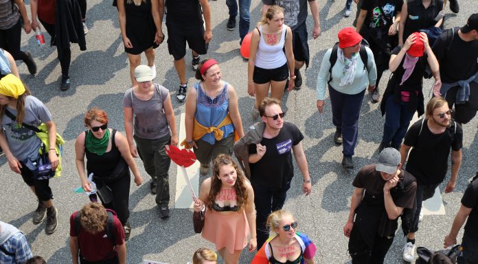 Mit Gesängen und Bassgewummer gegen G20 Bildungsstreik "Jugend gegen G20"