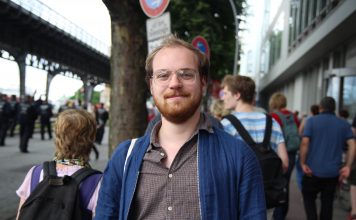 “Ich bin ein Befürworter von G20” Fabi (23) lief bei "Hamburg zeigt Haltung" mit. Foto: Catalina Langer