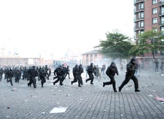 Was ist dran an den Gerüchten um einen Bundeswehreinsatz? Polizei während Welcome to Hell demo G20