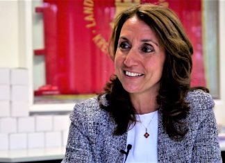 Özoğuz: “Ich finde es wichtig, auf die Straße zu gehen”