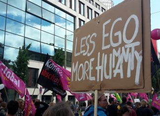 Best of Demoschilder Gesehen bei: "G20-Protestwelle" am Sonntag (2. Juli). Foto: Martin Tege