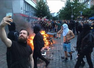 Der #riothipster von der Schanze wird zum Meme Screenshot: Twitter @TorstenBeeck