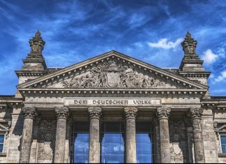 Hamburger demonstrieren gegen AfD Symbolfoto Bundestag zur Bundestagswahl 2017