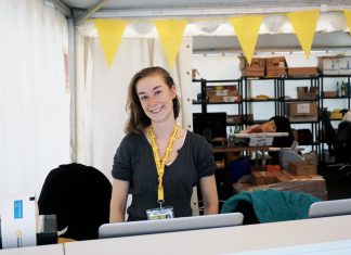 “Es gibt durchaus Filme, die Fragen aufwerfen” Filmfest Hamburg Mitarbeiter Ticketverkauf