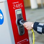 600. Strom-Zapfsäule in Betrieb Strom-Ladenetz für E-Fahrzeuge wird ausgebaut