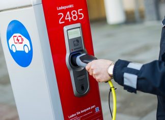 600. Strom-Zapfsäule in Betrieb Strom-Ladenetz für E-Fahrzeuge wird ausgebaut