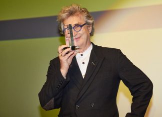 Wim Wenders und die große Auszeichnung – in 7 GIFs Filmfest Hamburg ehrt Wim Wenders