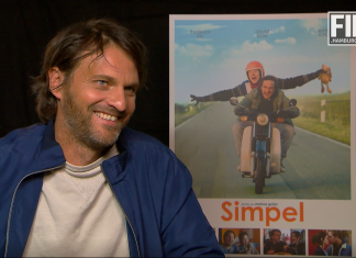 “Es geht nur darum, dass man sich gegenseitig lieb hat” "Simpel"-Regisseur Markus Goller. Bild: Screenshot aus dem Interview, FINK.HAMBURG
