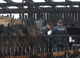 Verdacht auf Brandstiftung Hamburger-Beach-Club-Del-Mar-Feuer-Polizei