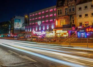 Vatertag online auf dem Kiez feiern Trotz Corona auf dem Kiez unterwegs sein: Das Internet macht es möglich.