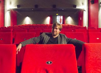 “Arthouse und Mainstream gehören zusammen” Nick Jansen in seinem Studio-Kino in St. Pauli.