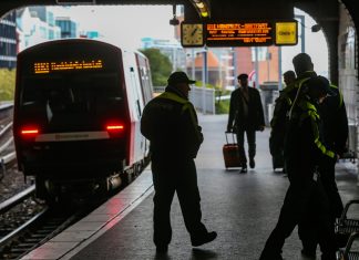 Pendlern droht Chaos-Oktober Bahnverkehr in Hamburg. Bild: dpa