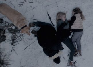 Tatort auf Isländisch Ein Spaziergänger findet die beiden toten Mädchen in einem Wald. Filmstill