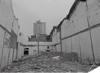 Chinesischer Fotograf stellt an der HAW aus Foto Ausstellung Zerstörtes Haus