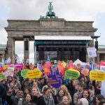 Aufstehen gegen Fremdenhass: 87 Prozent, zeigt euch! Demonstration am 22.10.2017 gegen Einzug der AfD in den Bundestag. Bild: dpa