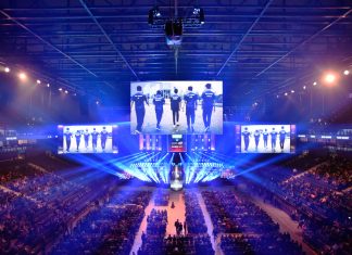 Jubelnde Massen und krasse Kostüme