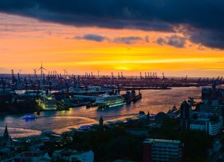 Elbvertiefung: Klagen abgewiesen und ein “Jein” aus Niedersachsen Am Dienstagnachmittag wurde die Entscheidung über die Klagen gegen die geplante Elbvertiefung verkündet. Foto: Heimken/dpa