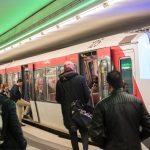 Hochbahn startet mit Platzampel-Test Wenn die Platzampel "grün" zeigt, ist noch ausreichend Platz im Waggon vorhanden. Foto: dpa/Daniel Bockwoldt