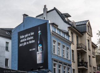 Plakat in Ottensen erzürnt Werbebranche #Fernetstorm Plakat Ottensen Werbeagtentur