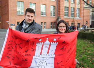 “Wer zusammen feiert, führt keine Kriege” Buddy Sönke Wallbaum und Programm-Koordinatorin Mariana Paunova am HAW-Campus Berliner Tor