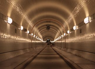 Alter Elbtunnel gesperrt Der Alte Elbtunnel wird vom 4. bis 8. Dezember saniert. Foto: Henry Mühlpfordt_cc by-sa 2.0