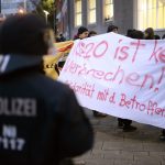 Sternschanze: Demo gegen G20-Razzien In mehreren deutschen Städten fanden Demonstrationen gegen die G20-Razzien der Polizei statt. Foto: Sven Pfoertner / dpa