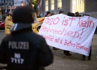 Sternschanze: Demo gegen G20-Razzien In mehreren deutschen Städten fanden Demonstrationen gegen die G20-Razzien der Polizei statt. Foto: Sven Pfoertner / dpa